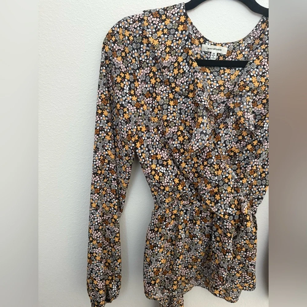 Max Studio Ruffled Peplum Floral Wrap Blouse with Scalloped Collar Medium - Picture 3 of 7